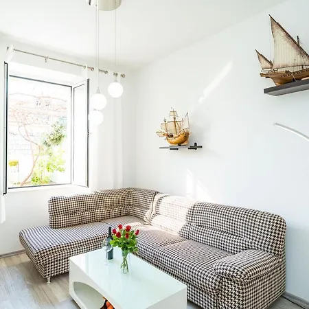 Sea View Magnolia Apartman