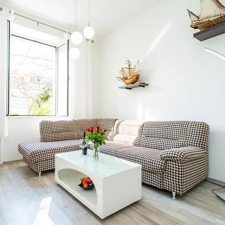 Sea View Magnolia Apartment *